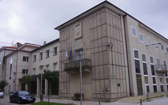 Veciños de Xinzo denuncian a chegada de recibos do lixo por solares e hortas sen uso residencial
