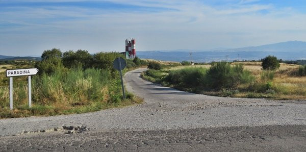 Estradas desfeitas e monte sucio é o rastro das obras do AVE en Paradiña