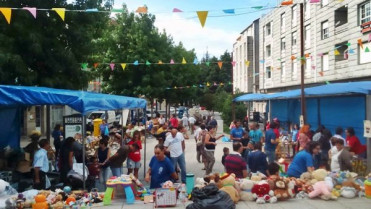 O mercado solidario de Limisi abre as portas na praza de San Roque de Xinzo