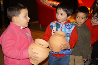 Os alumnos do Carlos Casares celebran o Día da Paz e visitan o Museo Galego do Entroido