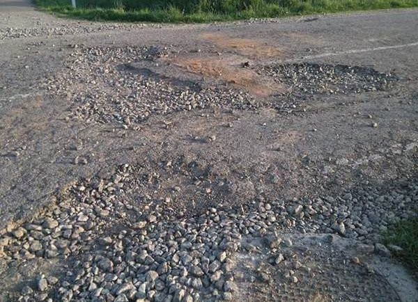 Trasmiras non indemniza a unha veciña porque debía coñecer o mal estado da estrada