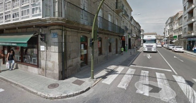 Un vehículo golpea a unha persoa maior no centro de Xinzo