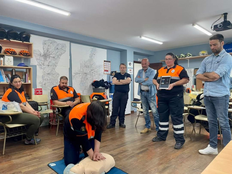 Curso de desfibrilación para Protección Civil de Sandiás