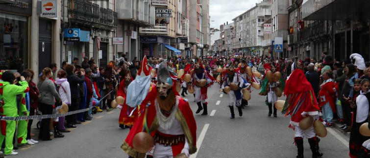 700 persoas participarán no desfile de mañá domingo