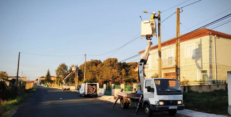 Sandiás continúa coa instalación da iluminación pública  noutras seis aldeas