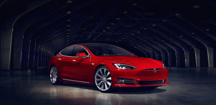 Coche eléctrico, conectado e autónomo.