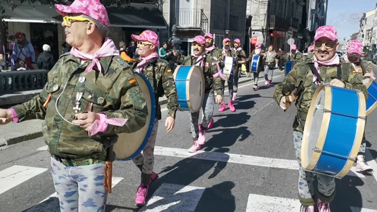 Rato e a súa  banda gay desfilaron polas rúas no sábado de Entroido