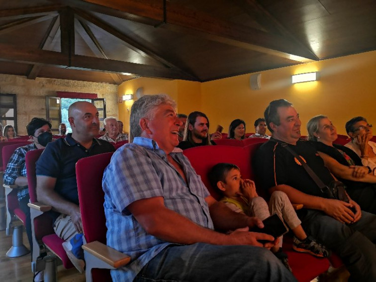 Miki Dkai achega a Sandiás situacións do confinamento propias dun filme de comedia