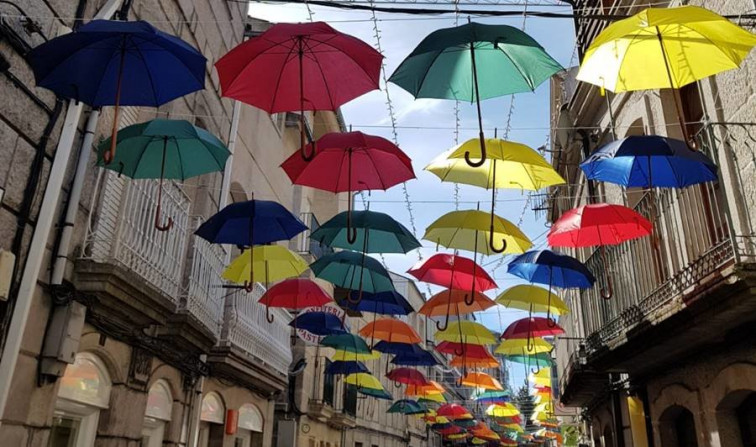 Nova decoración das rúas do casco vello para o Entroido