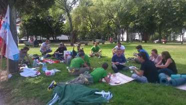 Limiáns entre o persoal de Seaga que acampa perante a Xunta reclamando melloras nas condicións laborais