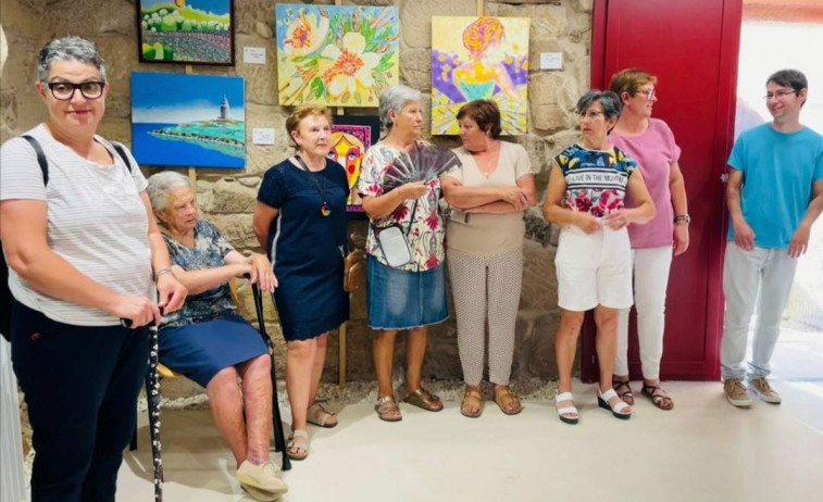 Veciños e veciñas de Sandiás amosan a súa arte na 3ª exposición de pintura, manualidades e restauración