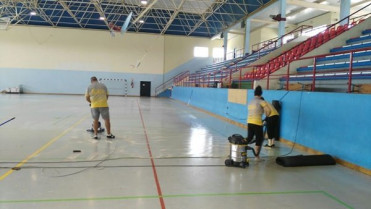 A apertura do pavillón municipal de Xinzo atrásase por mor do mal estado da pista