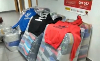 A Garda Civil detén un furgón que transportaba roupa falsa entre Xinzo e Vilar de Barrio