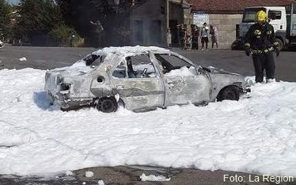Un home sofre queimaduras graves tras arder o vehículo que conducía en Trasmiras