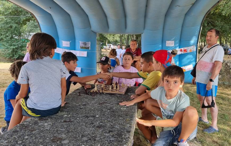 Os turistas leváronse moitos dos  premios dos xogos populares en Baltar