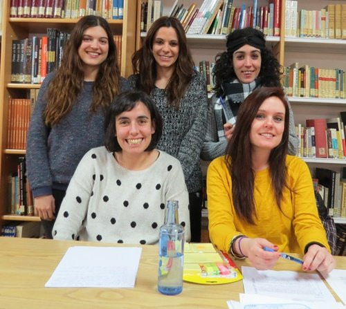 Opositar garantiza un traballo fixo pero acadalo implica un esforzo mental e económico