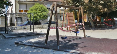 Os usuarios do parque da Alameda de Xinzo piden unha remodelación da zona de xogo