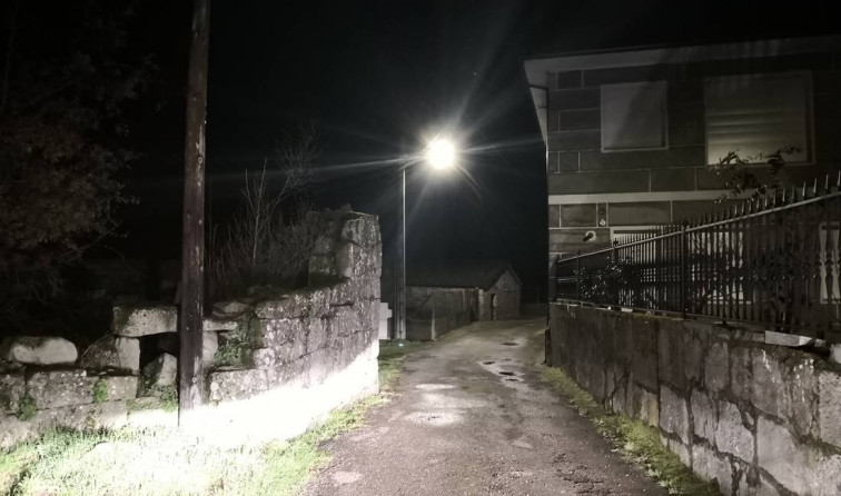 Sandiás continúa coa instalación de luminarias LED