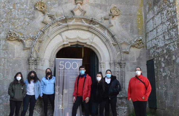 ALUMNADO DE BACHARELATO DO IES LAGOA DE ANTELA VISITAN A OBRA ARTISTICA DE BARTOLOMEU NOSENDE E FRANCISCO DE MOURE