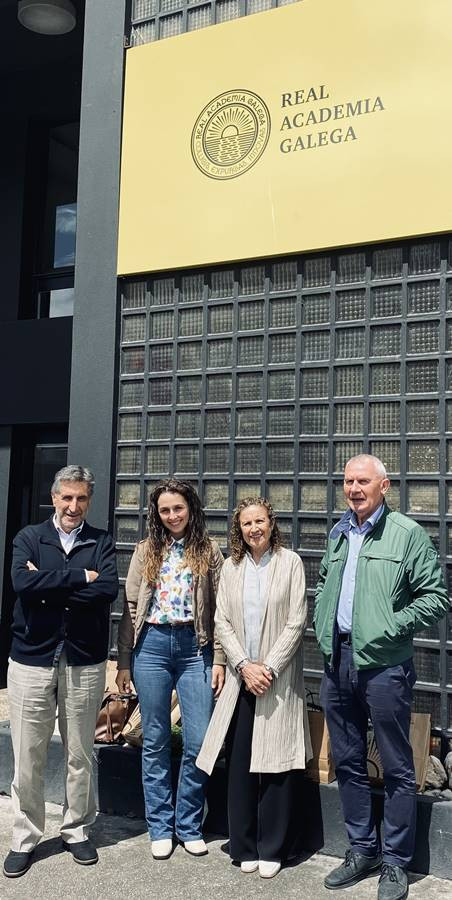 O Museo da Limia (Vilar de Santos) entrégalle ao Presidente da Real Academia Galega a solicitude do Día das Letras Galegas do ano 2024 para Antón Tovar