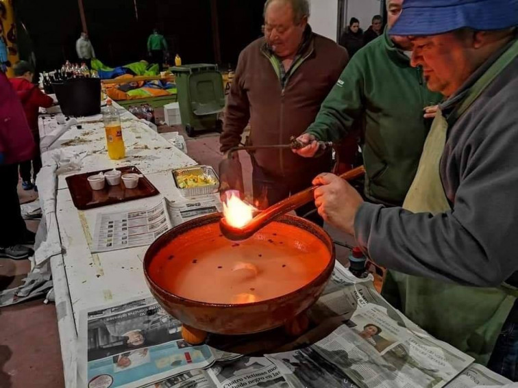 Felipe Traveso diríxese aso seus veciños para darlle ánimos, recordando a festa do magosto do 2019