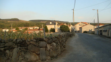 Un home recupérase dunha caída de tres metros á estrada en Nocelo da Pena