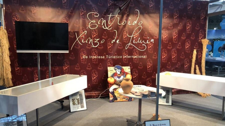 O stand do Entroido en Xantar espera xa aos visitantes