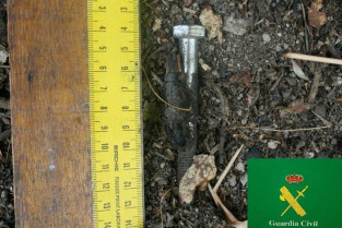 A Garda Civil atopa artefactos incendiarios en montes de Xinzo de Limia