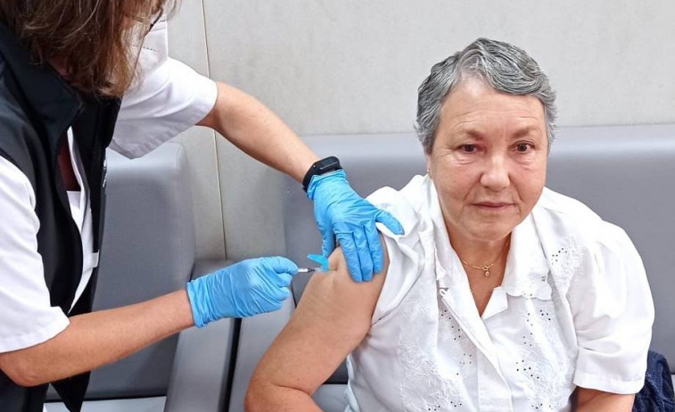 A 3ª dose de vacina en Galicia comezou por Porqueira