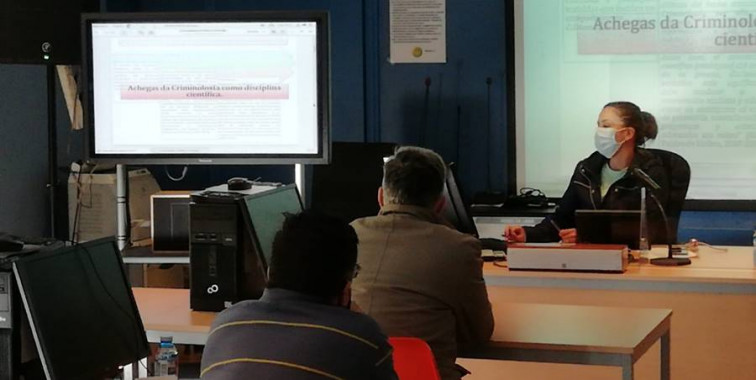 A efectividade dun interrogatorio, a debate nas xornadas para maiores da USC que se centraron na criminoloxía e na análise de pegadas