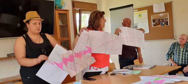 Susana Vázquez, alcaldesa de Porqueira, di que ve “oscurantismo” no proceso de exposición dunha liña de alta tensión que atravesa Paradela e Reboreda