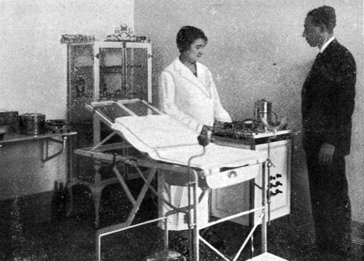 A primeira muller médica de Galicia era da Limia