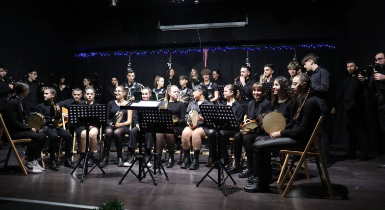 Tarde de música e bailes