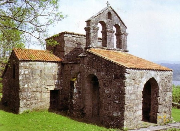 Os ladróns trataron de roubar nas igrexas de Bande