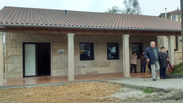 O concello de Sarreaus abre a primeira aula de informática do rural na aldea de Paradiña