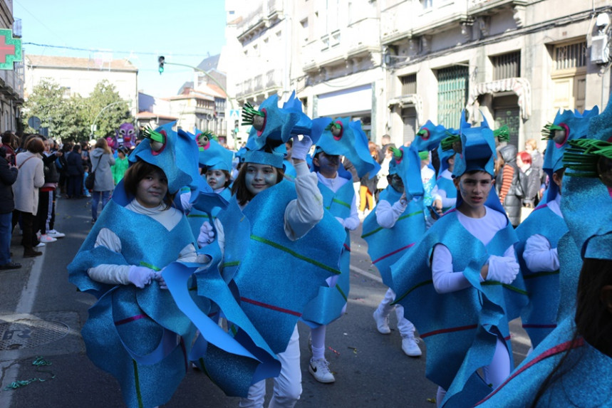 Gran desfile infantil con corte da Xeral a partir das 11 horas  de mañá venres