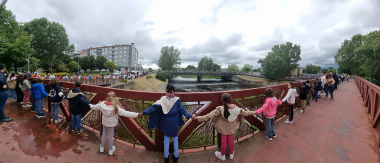 Novo abrazo ao rio Limia un ano máis en Xinzo, e van 12
