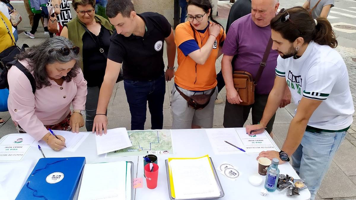 Mesa recollida de alegacións na feira de Xinzo este sábado (1)