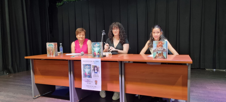 Os veciños e veciñas arrouparon a Sheila Carnero na presentación da súa terceira novela