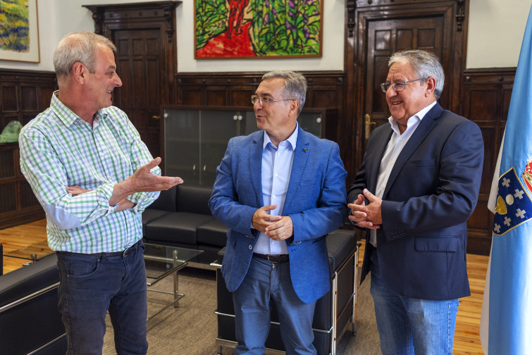 Luis Menor recibiu no Pazo Provincial á directiva da CRIXP Pataca de Galicia