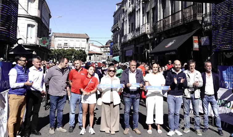 A volta a Galicia arrancou a hora prevista en Xinxo