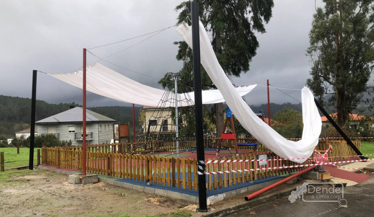Lonas para tapar a chuvia nun parque infantil exterior