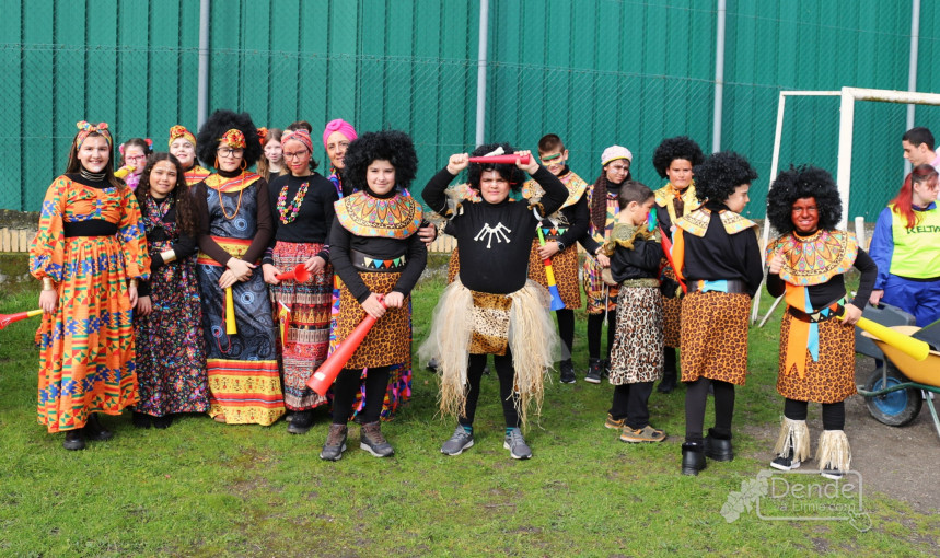 Previo o desfile, os cativos e cativas nos colexios (Galerias de Fotos)