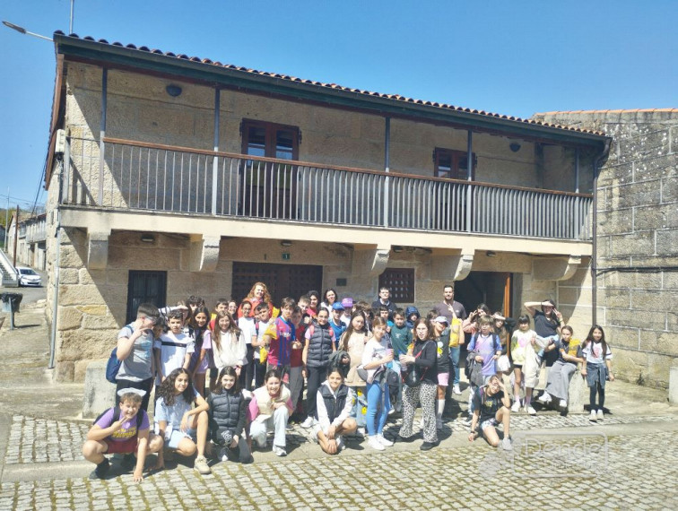 Preto de 50 nenos e nenas do CEIP Rosalía de Castro visitaron o Centro de Interpretación da Lagoa de Antela