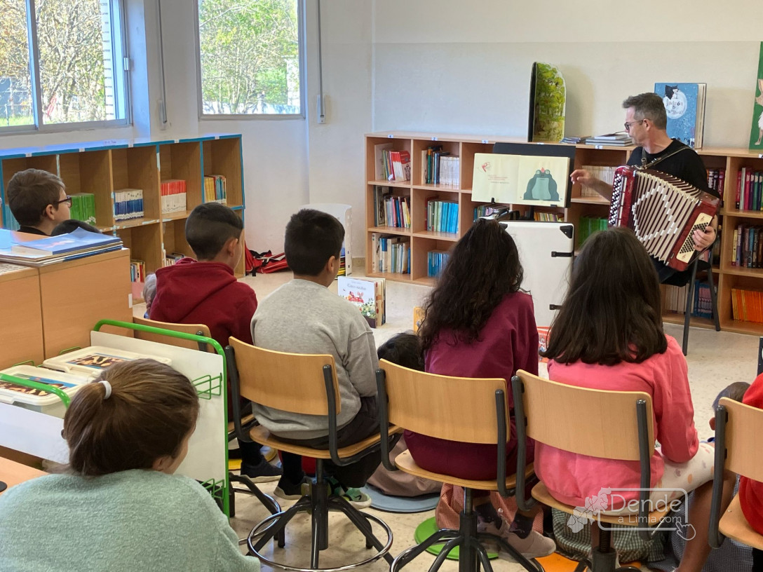 ​Visita de Paco Nogueiras ao CEIP Plurilingüe dos Blancos grazas ao programa de fomento da lectura de Kalandraka