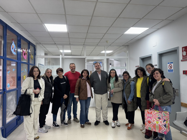 ​A Plataforma Loita Pediátrica da Limia homenaxea ao pediatra Luís cun libro de debuxos infantís e reafirma o seu compromiso coa sanidade pública