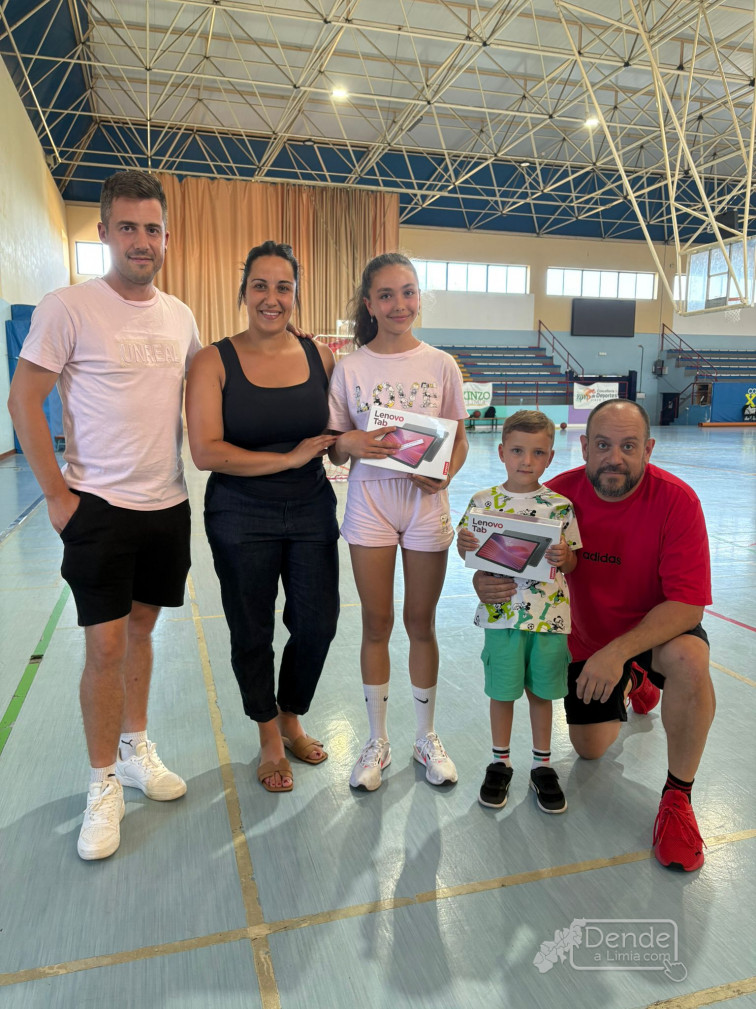 ​Entregadas as tablets aos gañadores do sorteo dos álbums de cromos.