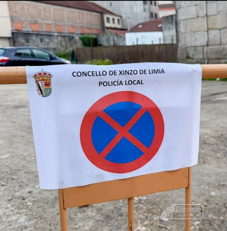 Obras no aparcadoiro da rúa Curros Enríquez