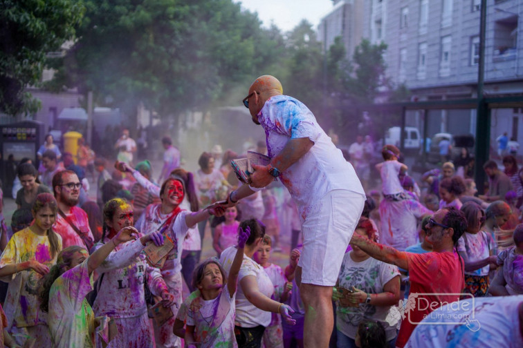 A festa dos polbos de cores o futbolín e a chave encheron o serán do sábado