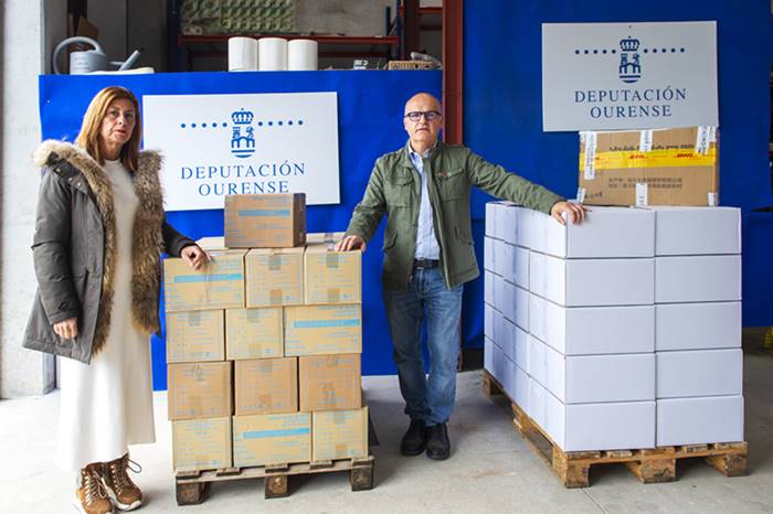 Entrega de material sanitario por parte da Deputación Ourense a Xunta de Galicai, para colaborar coa pandemia do colonavirus. Asisten Manuel Baltar (Presidente Deputación Ourense), Marisol Díaz Moiuteira (Delegada da Xunta en Ourense) e Jose Firvida (Responsable do control de material pola Deputación Ourense).